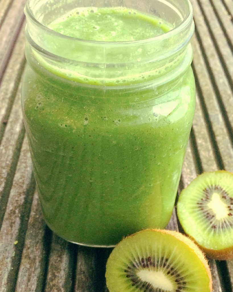 kiwi and parsley green smoothie