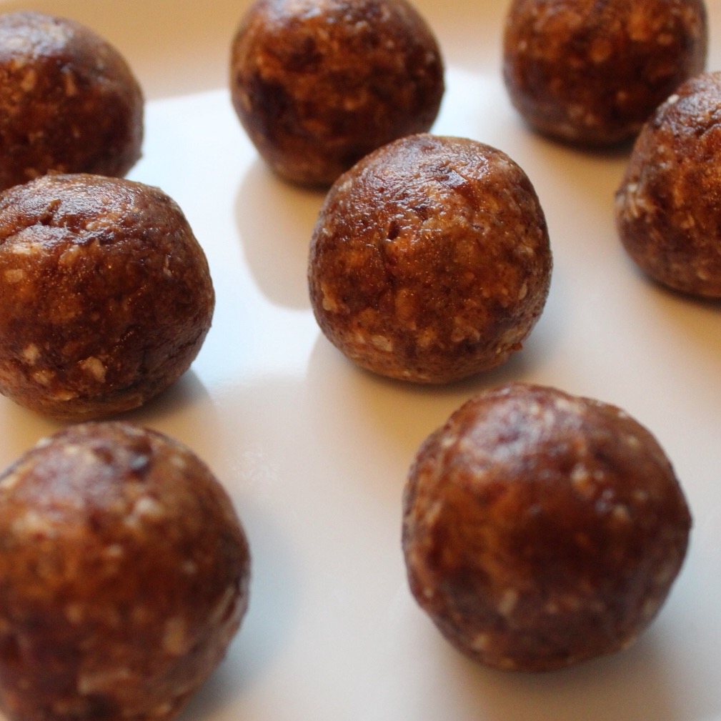 almond and coconut energy balls